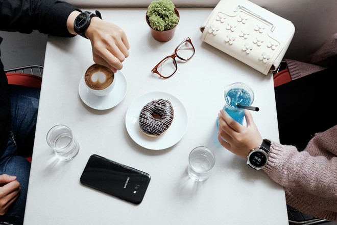 Đồng hồ thông minh Samsung Gear S3 thu hút giới trẻ vì giống đồng hồ truyền thống