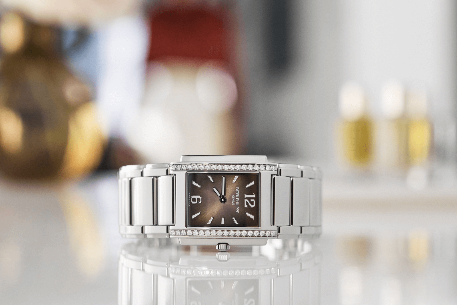 đồng hồ nữ Patek Philippe Twenty 4 2020 350 triệu đồng 