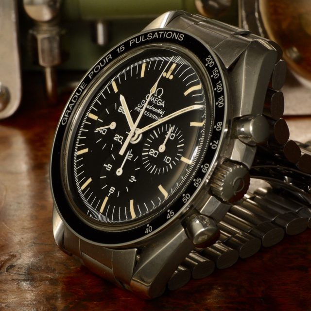 Đồng hồ OMEGA Speedmaster với thang Pulsations trên viền bezel, năm 1984