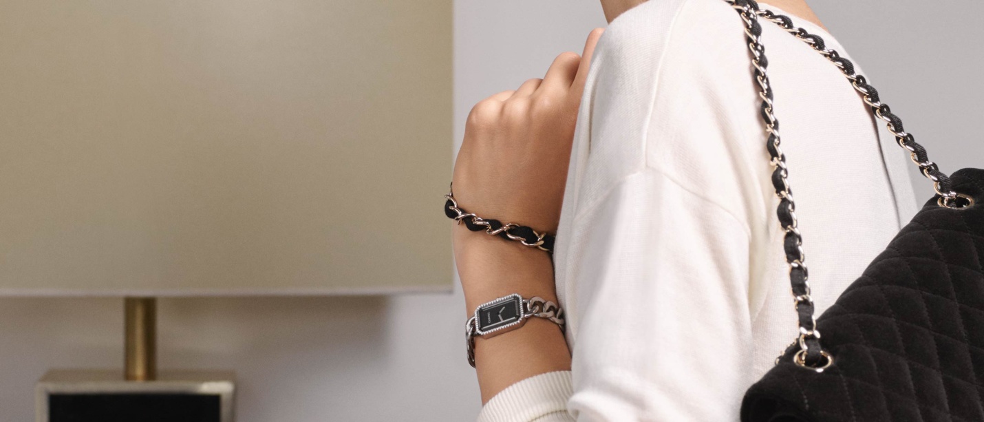 banner đồng hồ Chanel Première