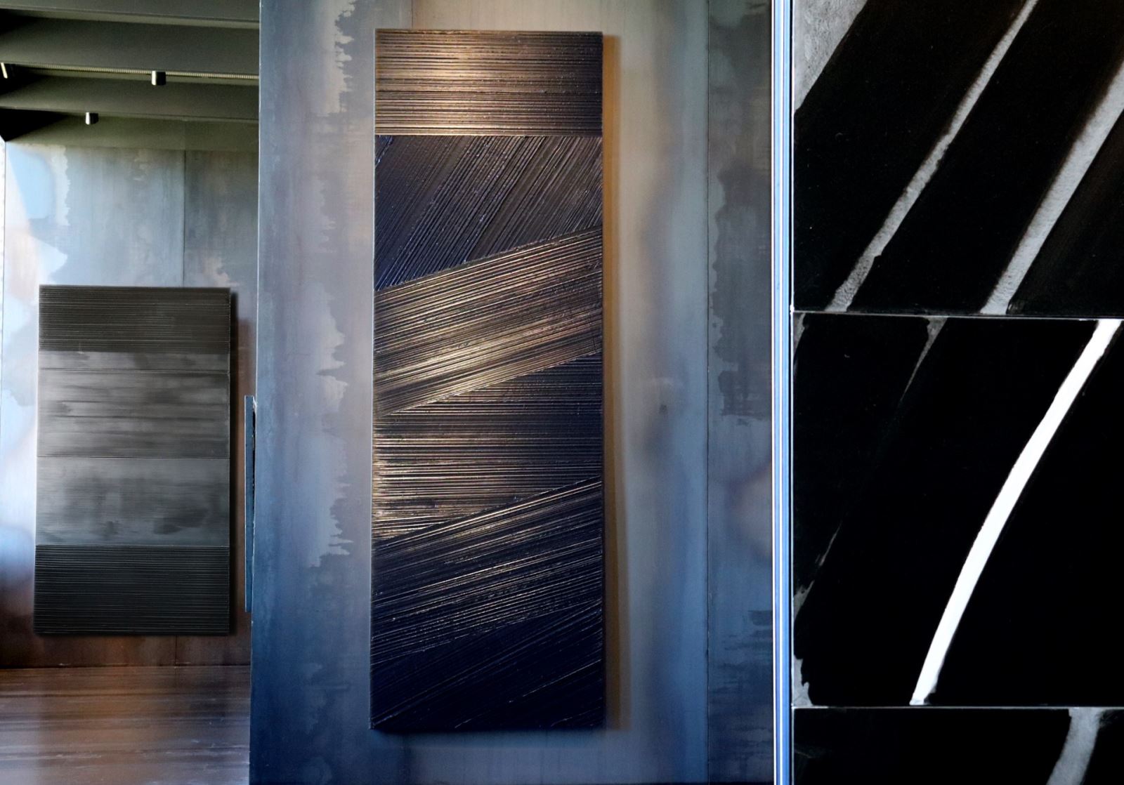 tác phẩm nghệ thuật màu đen của pierre soulages tại bảo tàng soulages pháp